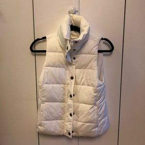 White Old Navy Puffer Vest